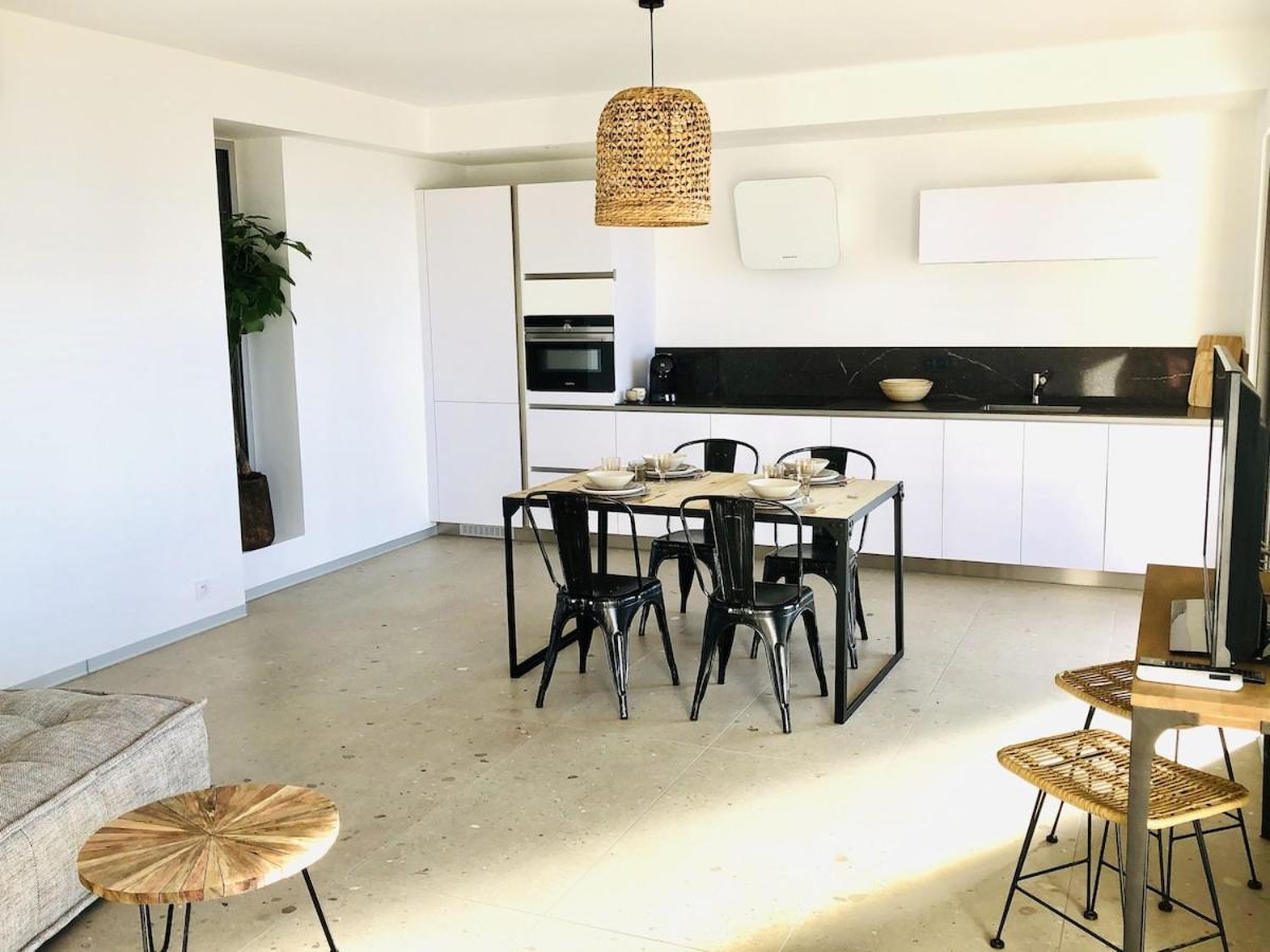 Appartement T3 Lumineux Traversant Totalement Neuf En Face De La Plage Front De Mer Vue Sur Les Iles Vue Mer Panoramique Assuree Residence De La Plage Centre Ville Du Lavandou 3Eme Etage Avec Ascenseur Appartement T3 Le Lavandou Exterior foto