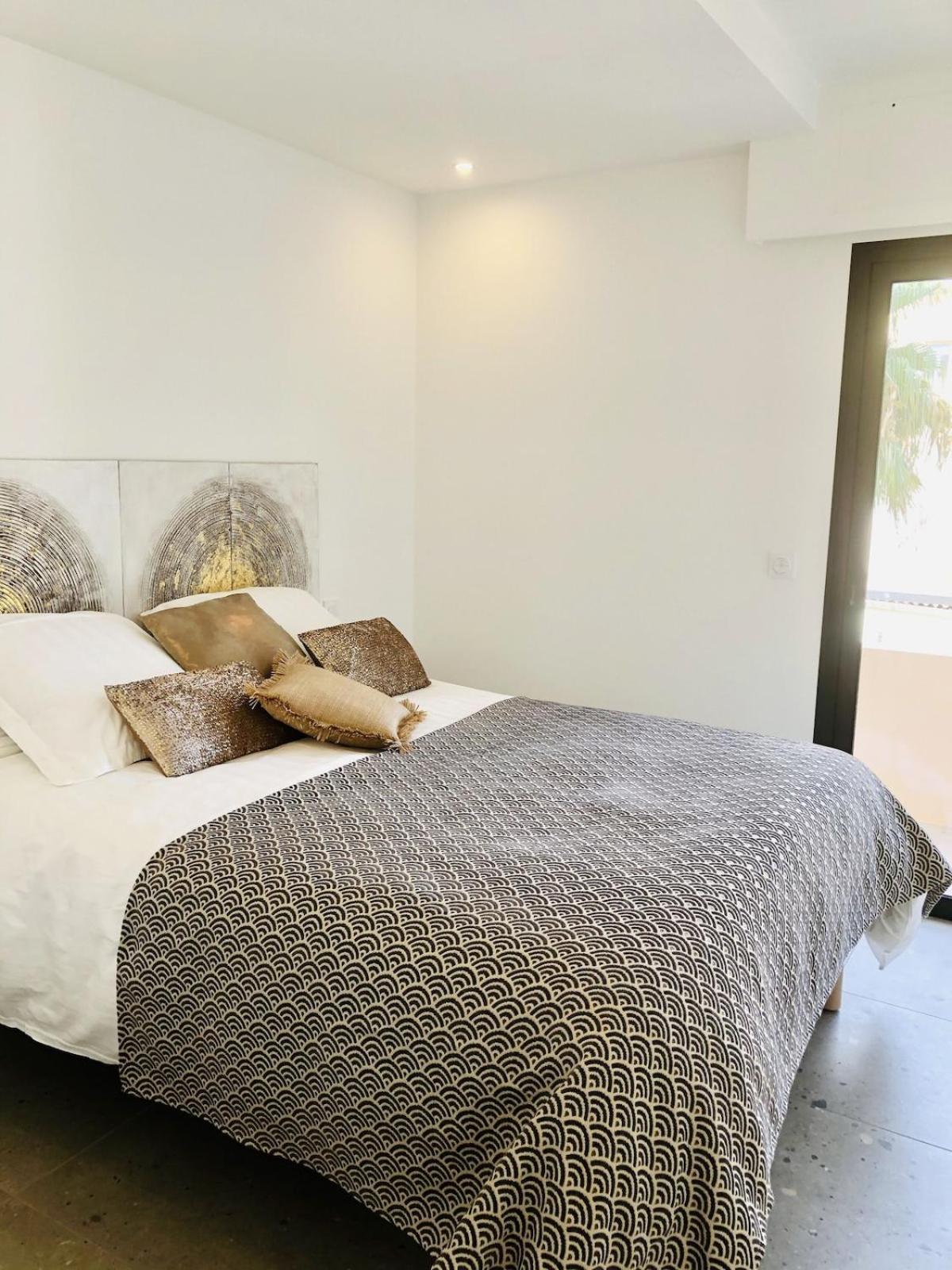 Appartement T3 Lumineux Traversant Totalement Neuf En Face De La Plage Front De Mer Vue Sur Les Iles Vue Mer Panoramique Assuree Residence De La Plage Centre Ville Du Lavandou 3Eme Etage Avec Ascenseur Appartement T3 Le Lavandou Exterior foto
