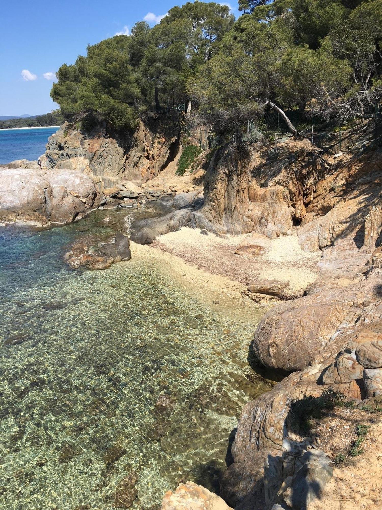 Appartement T3 Lumineux Traversant Totalement Neuf En Face De La Plage Front De Mer Vue Sur Les Iles Vue Mer Panoramique Assuree Residence De La Plage Centre Ville Du Lavandou 3Eme Etage Avec Ascenseur Appartement T3 Le Lavandou Exterior foto